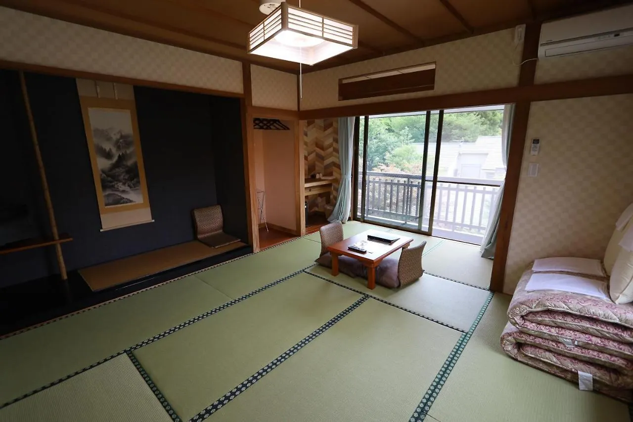 Onsen & Garden -Asante Inn- Hakone Japón