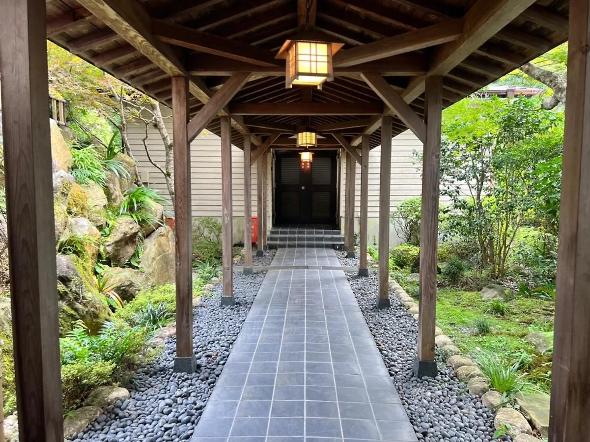 Onsen & Garden -Asante Inn- Hakone Japón