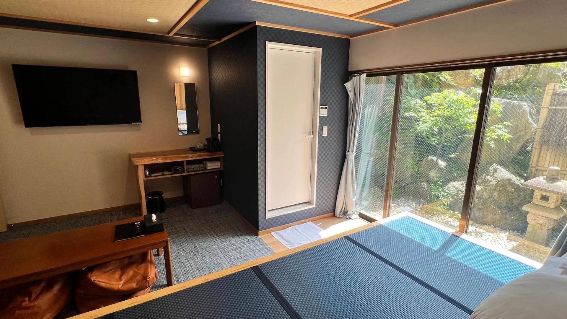 Onsen & Garden -Asante Inn- Hakone Pensión