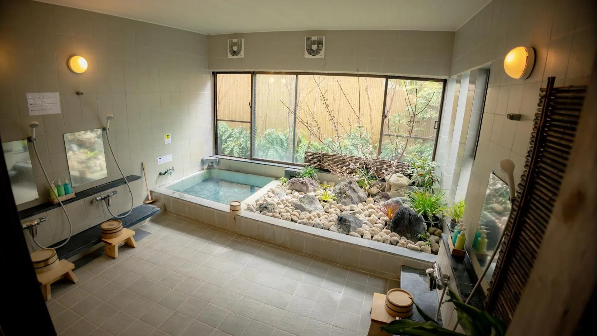 Onsen & Garden -Asante Inn- Hakone Japón