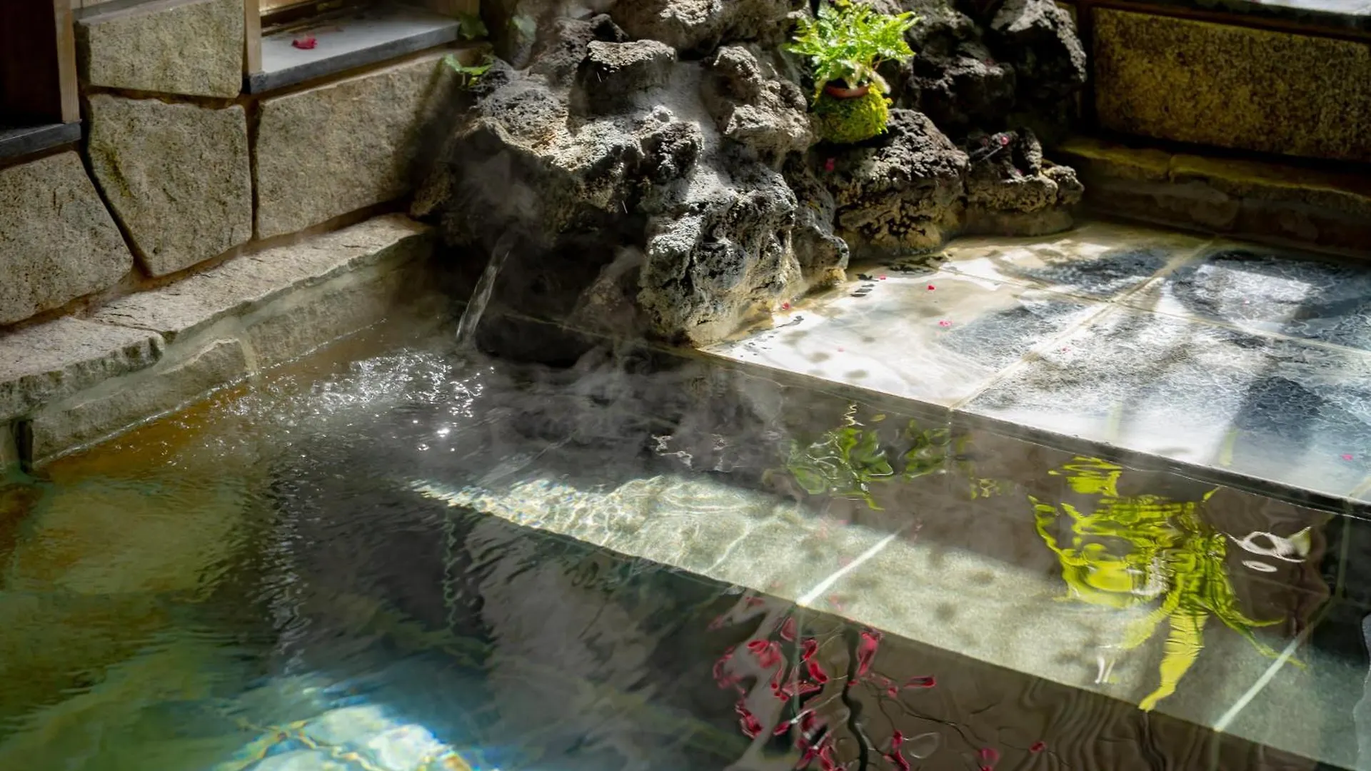 Onsen & Garden -Asante Inn- Hakone Pensión