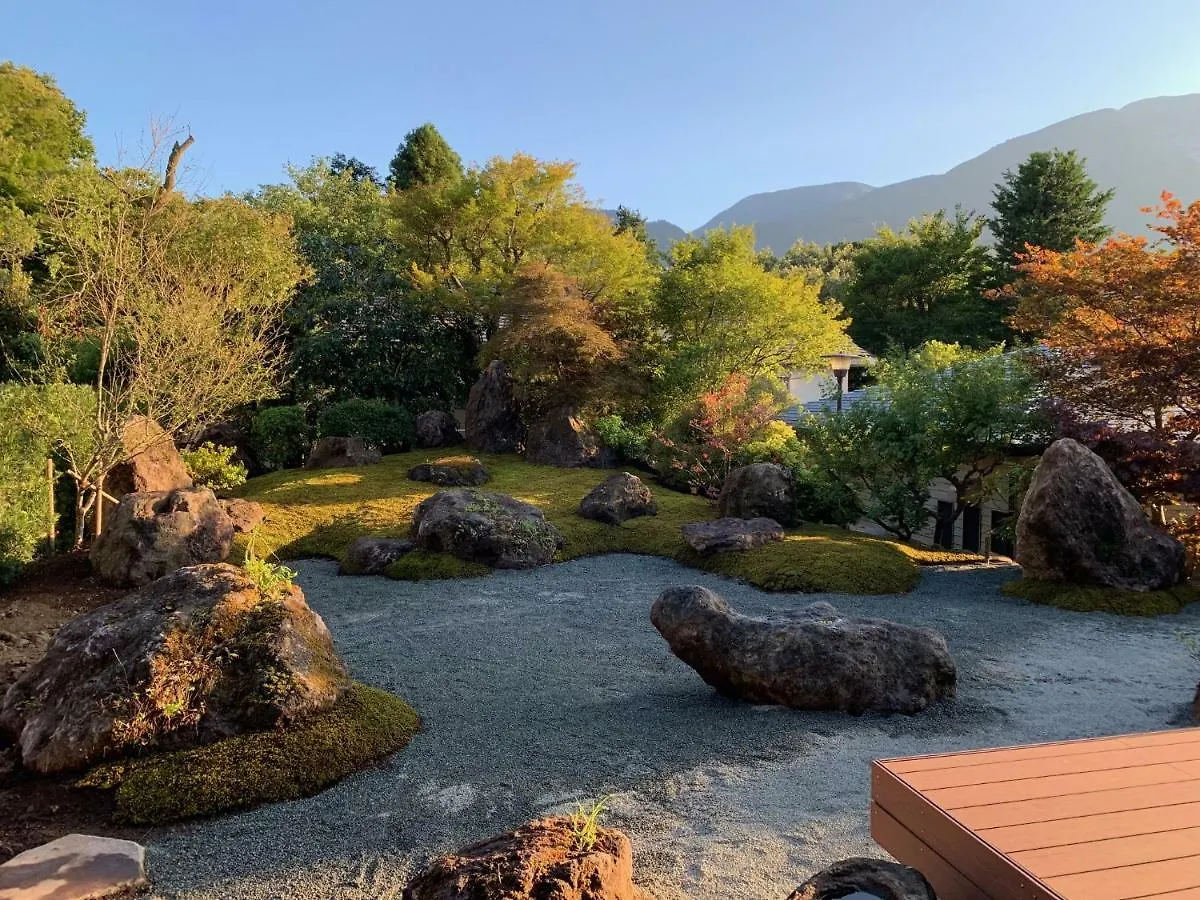 Onsen & Garden -Asante Inn- Hakone Pensión